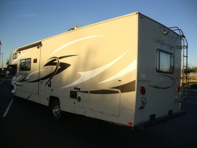 Photo 17 - 2014 Leprechaun Class C Motorhome rental photo 19