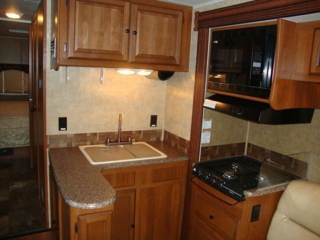 Photo 20 - 2014 Leprechaun Class C Motorhome rental photo 22