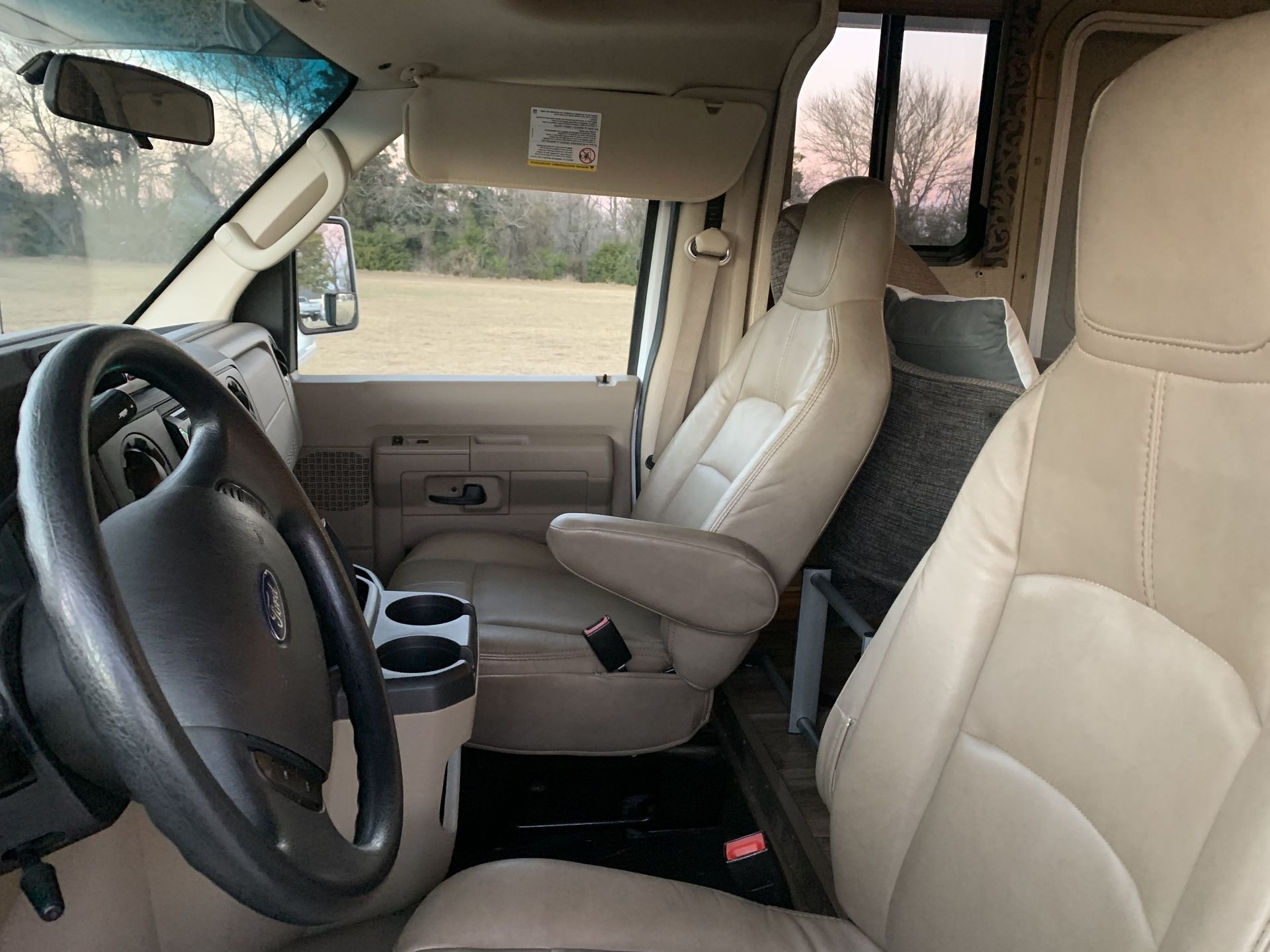 Photo 5 - 2019 Thor Class C Motorhome rental photo 7
