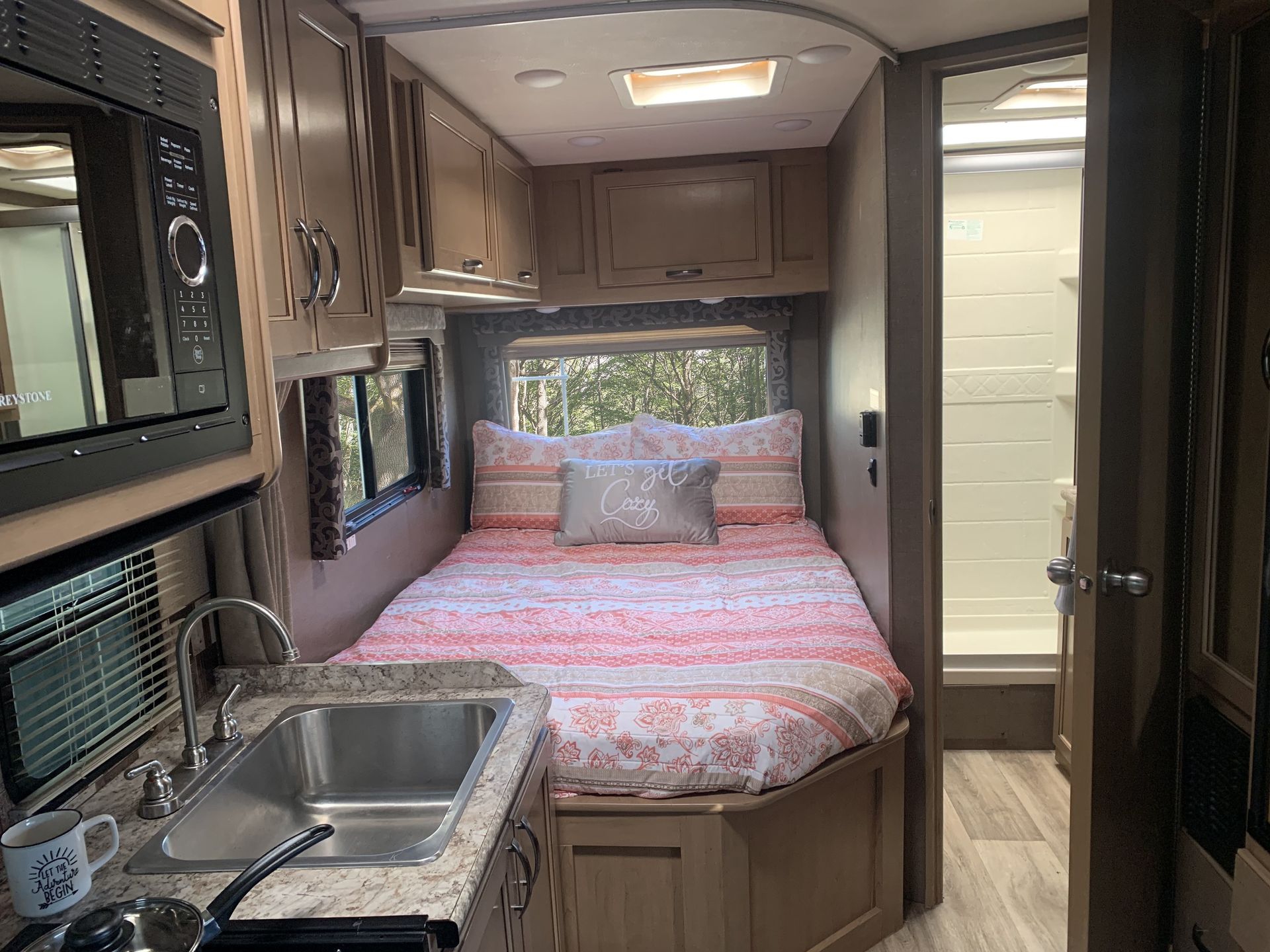Photo 7 - 2019 Thor Class C Motorhome rental photo 9