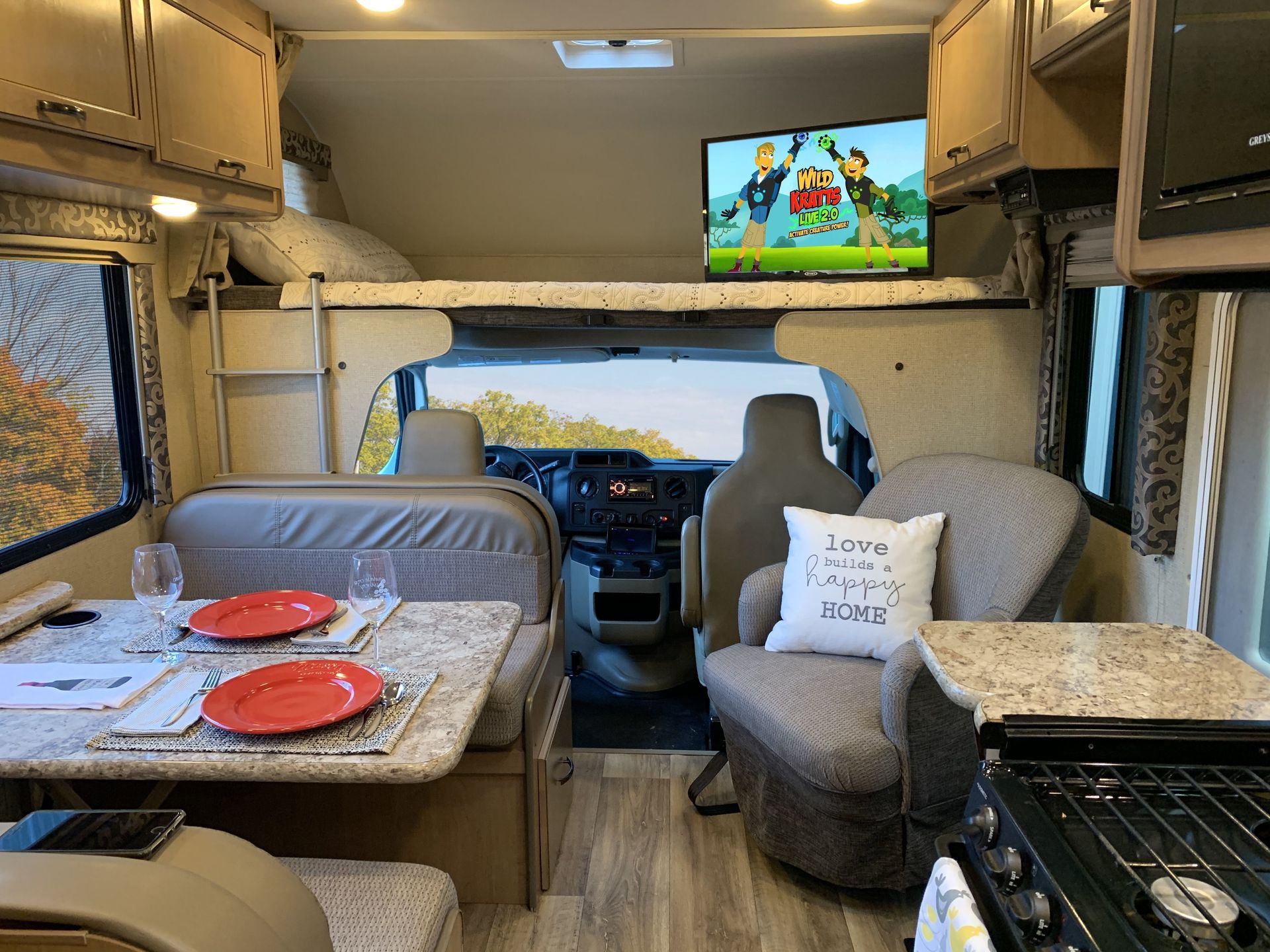 Photo 10 - 2019 Thor Class C Motorhome rental photo 12