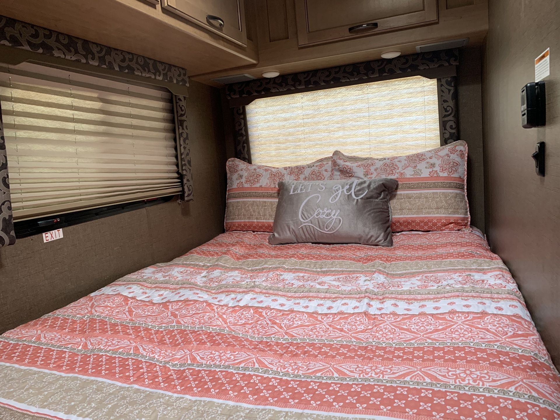 Photo 18 - 2019 Thor Class C Motorhome rental photo 20