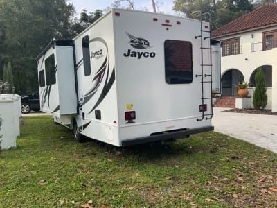 Photo 10 - 2021 Jayco Class C Motorhome rental photo 12