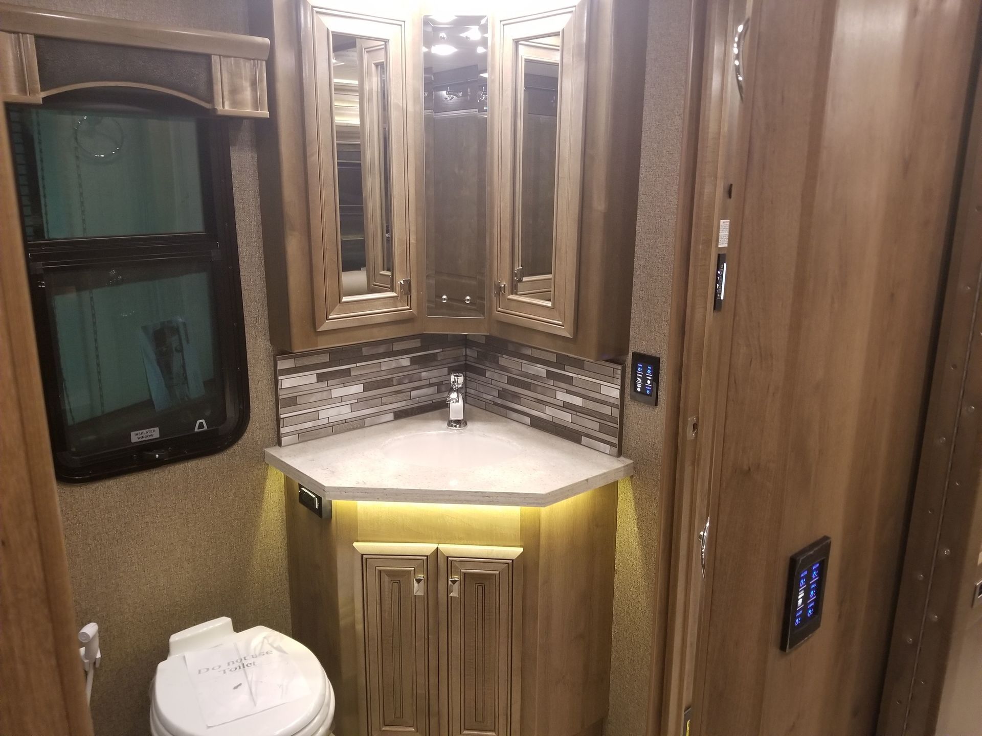 Photo 15 - 2019 Fleetwood Class A Motorhome rental photo 17