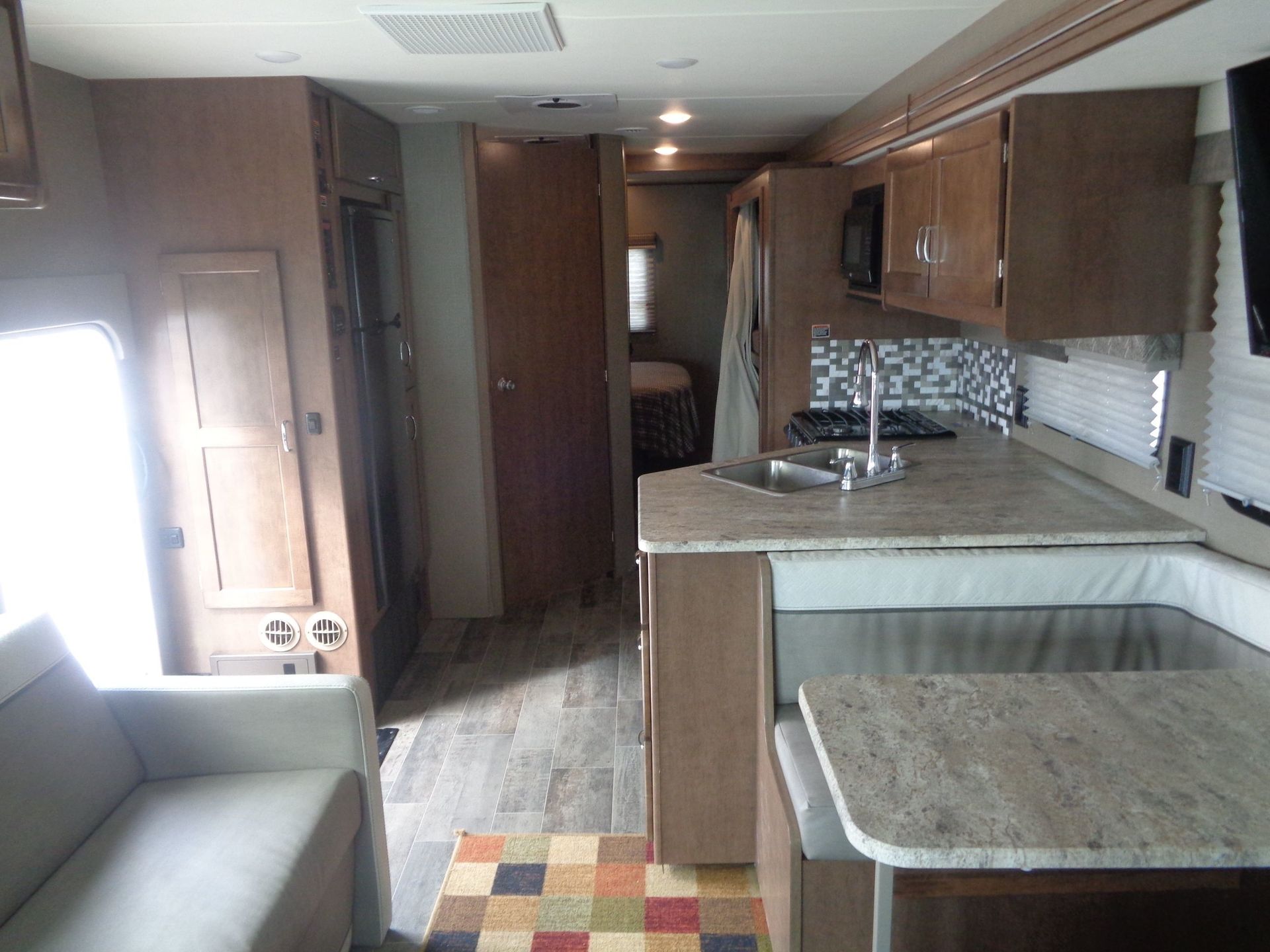 Photo 5 - 2018 Winnebago Class A Motorhome rental photo 7