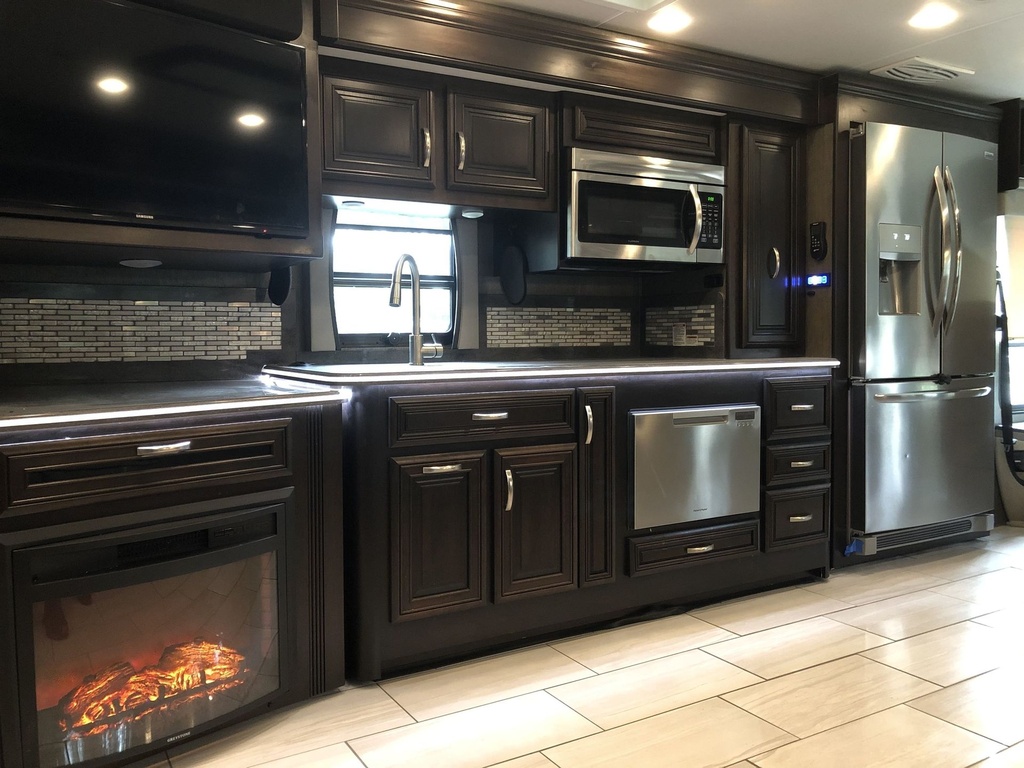 Photo 2 - 2018 Forest River Class A Motorhome rental photo 4