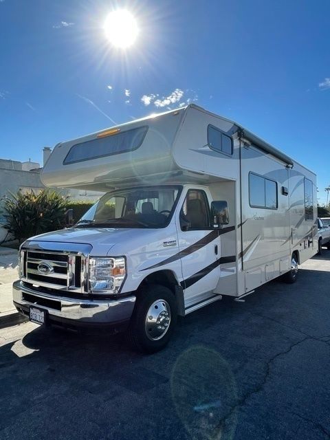 Photo 8 - 2018 Coachmen Class C Motorhome rental photo 10