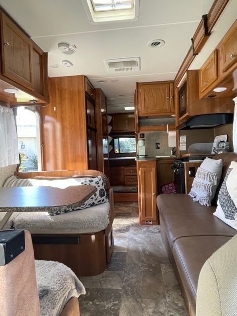 Photo 14 - 2018 Coachmen Class C Motorhome rental photo 16