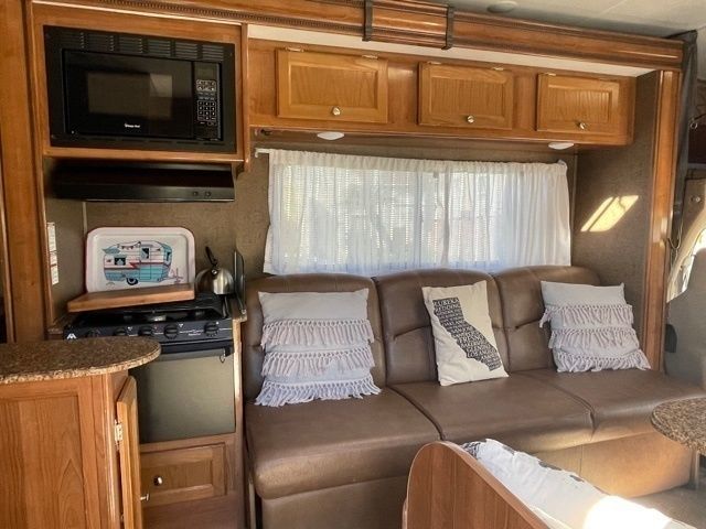 Photo 17 - 2018 Coachmen Class C Motorhome rental photo 19