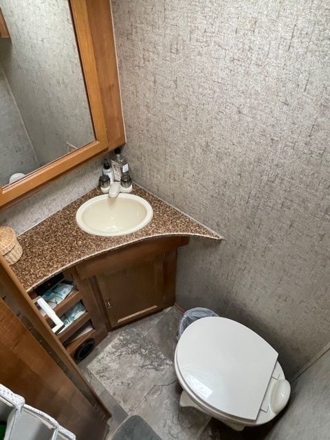 Photo 20 - 2018 Coachmen Class C Motorhome rental photo 22