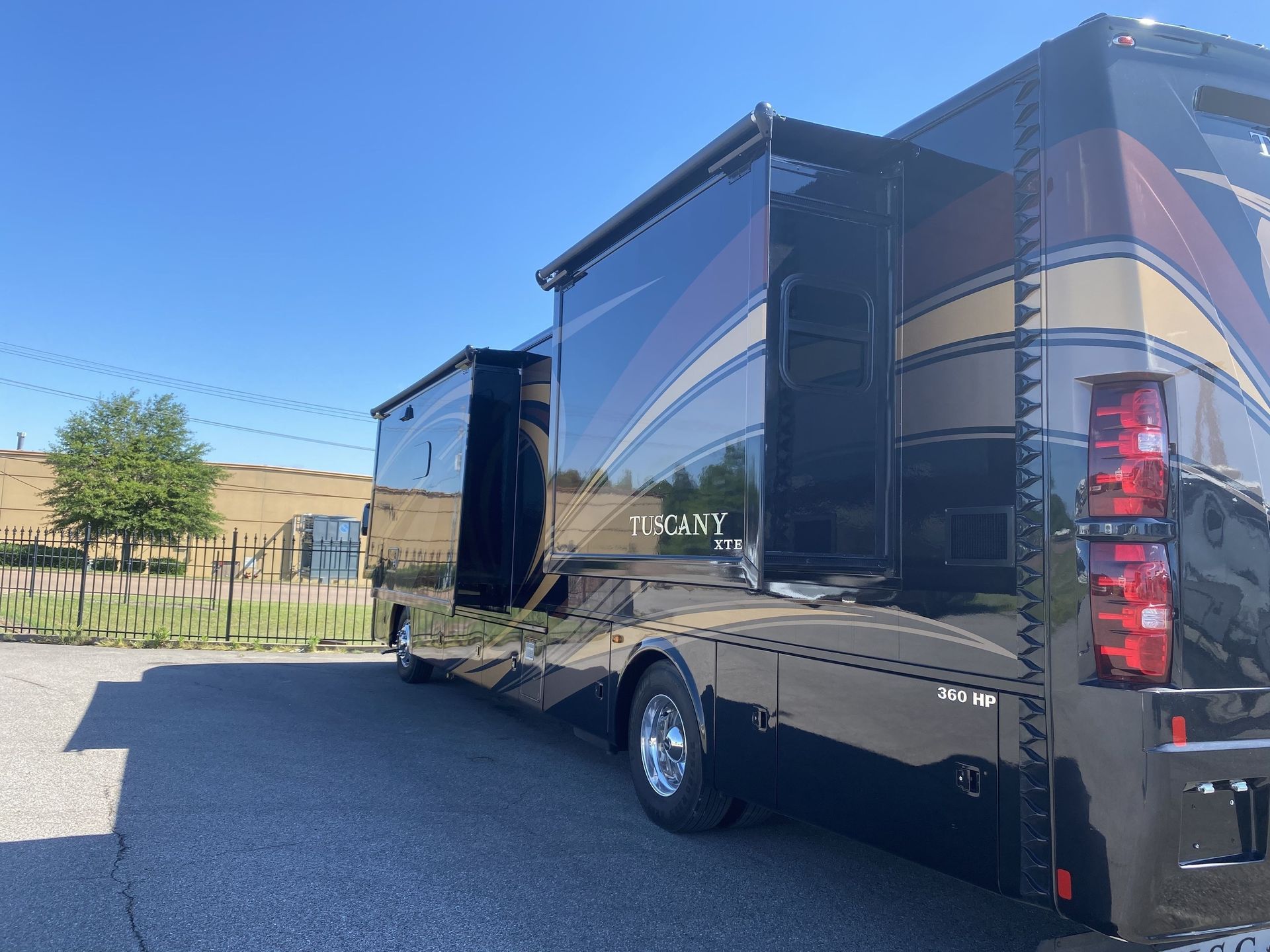 Photo 4 - 2016 Thor Motor Coach Class A Motorhome rental photo 6