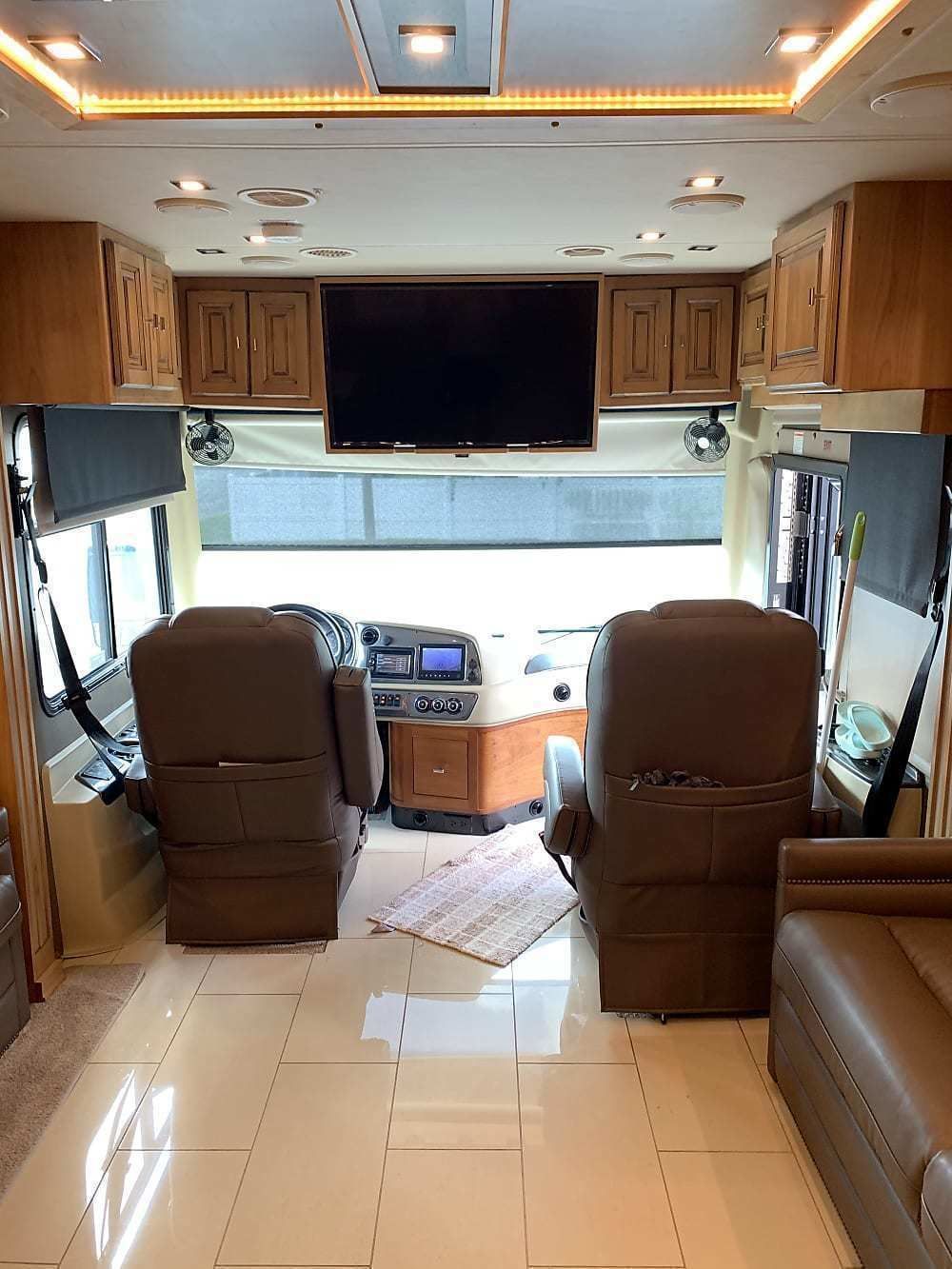 Photo 5 - 2019 Tiffin Class A Motorhome rental photo 7