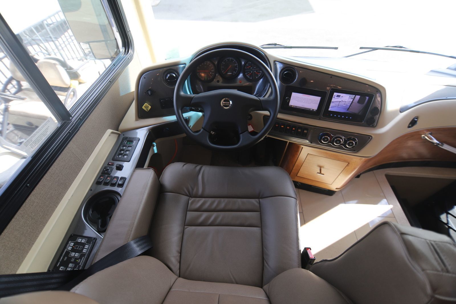 Photo 7 - 2019 Tiffin Class A Motorhome rental photo 9