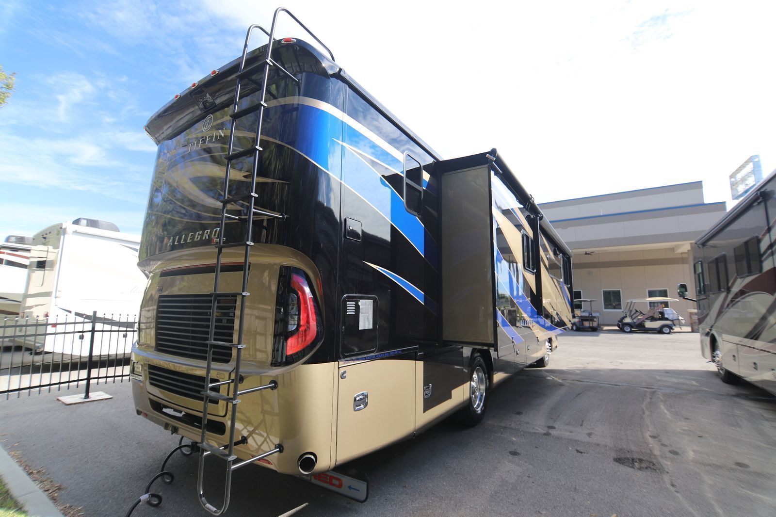 Photo 9 - 2019 Tiffin Class A Motorhome rental photo 11