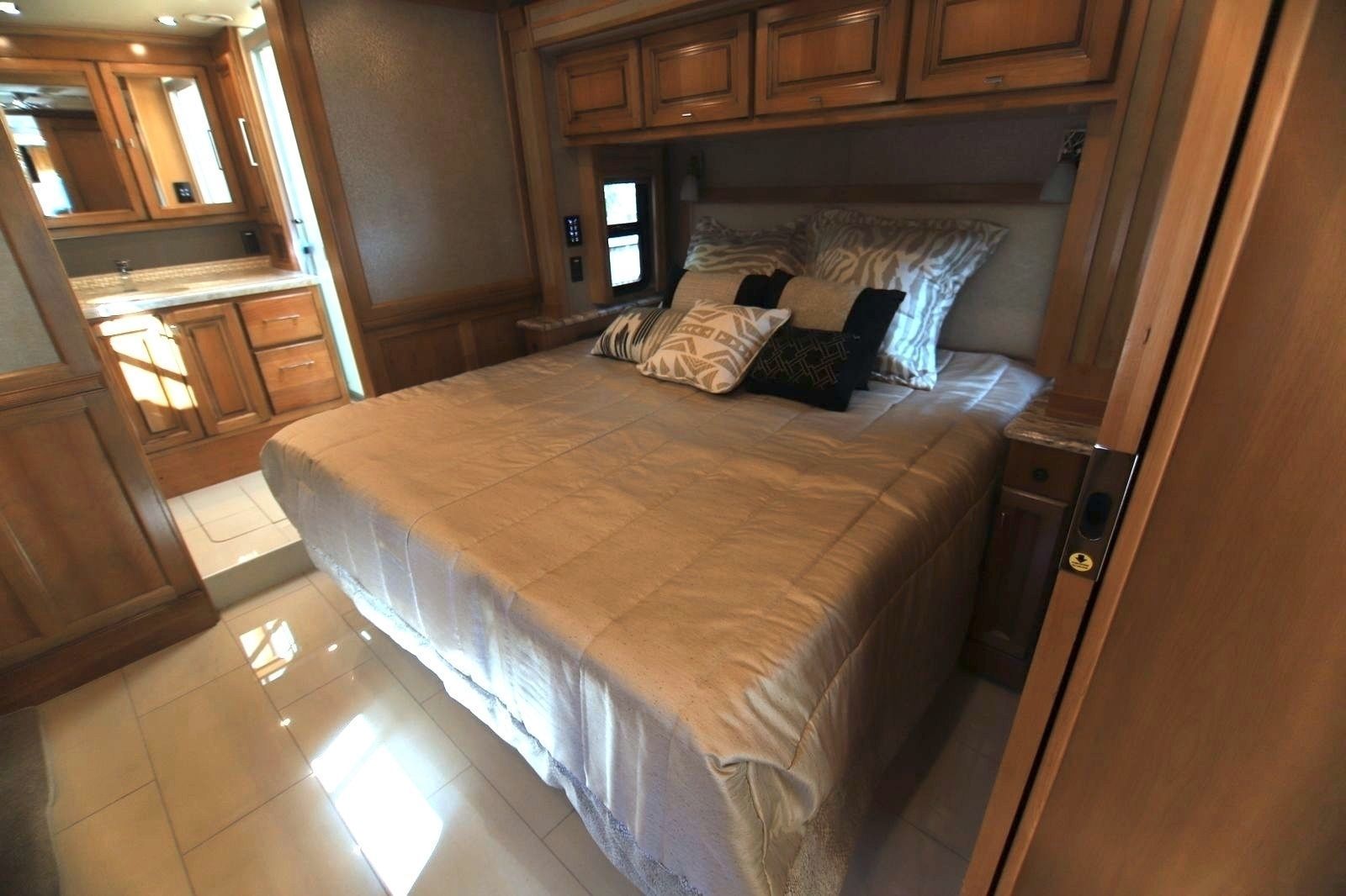 Photo 19 - 2019 Tiffin Class A Motorhome rental photo 21