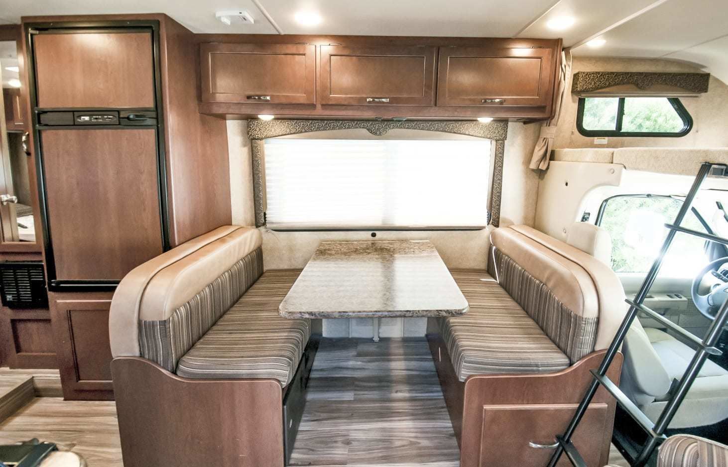 Photo 4 - 2016 Thor Class C Motorhome rental photo 6