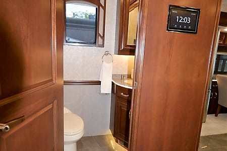 Photo 5 - 2017 Entegra Coach Class A Motorhome rental photo 7