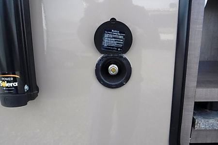Photo 13 - 2017 Winnebago Travel Trailer rental photo 15