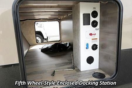 Photo 21 - 2017 Winnebago Travel Trailer rental photo 23