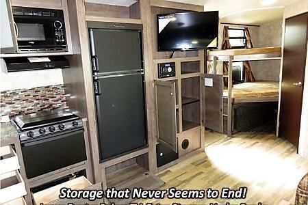 Photo 25 - 2017 Winnebago Travel Trailer rental photo 27