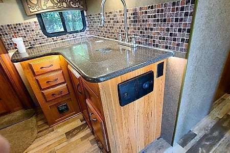 Photo 11 - 2017 Starcraft Travel Trailer rental photo 13