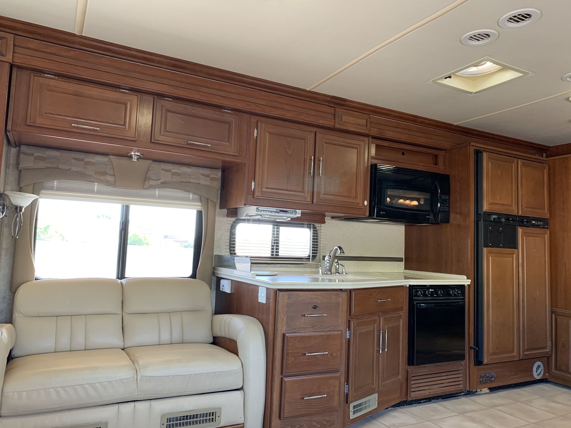 Photo 4 - 2008 Fleetwood Rv Class A Motorhome rental photo 6