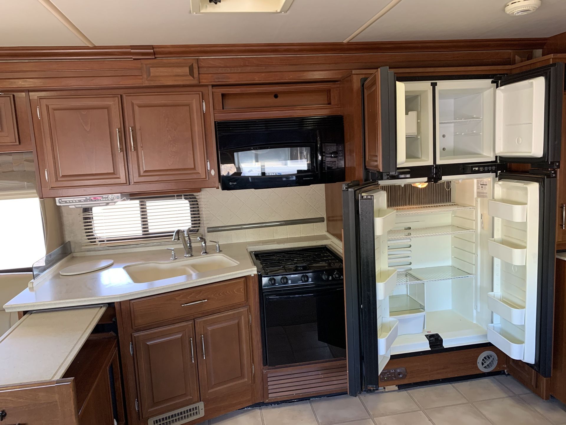 Photo 6 - 2008 Fleetwood Rv Class A Motorhome rental photo 8