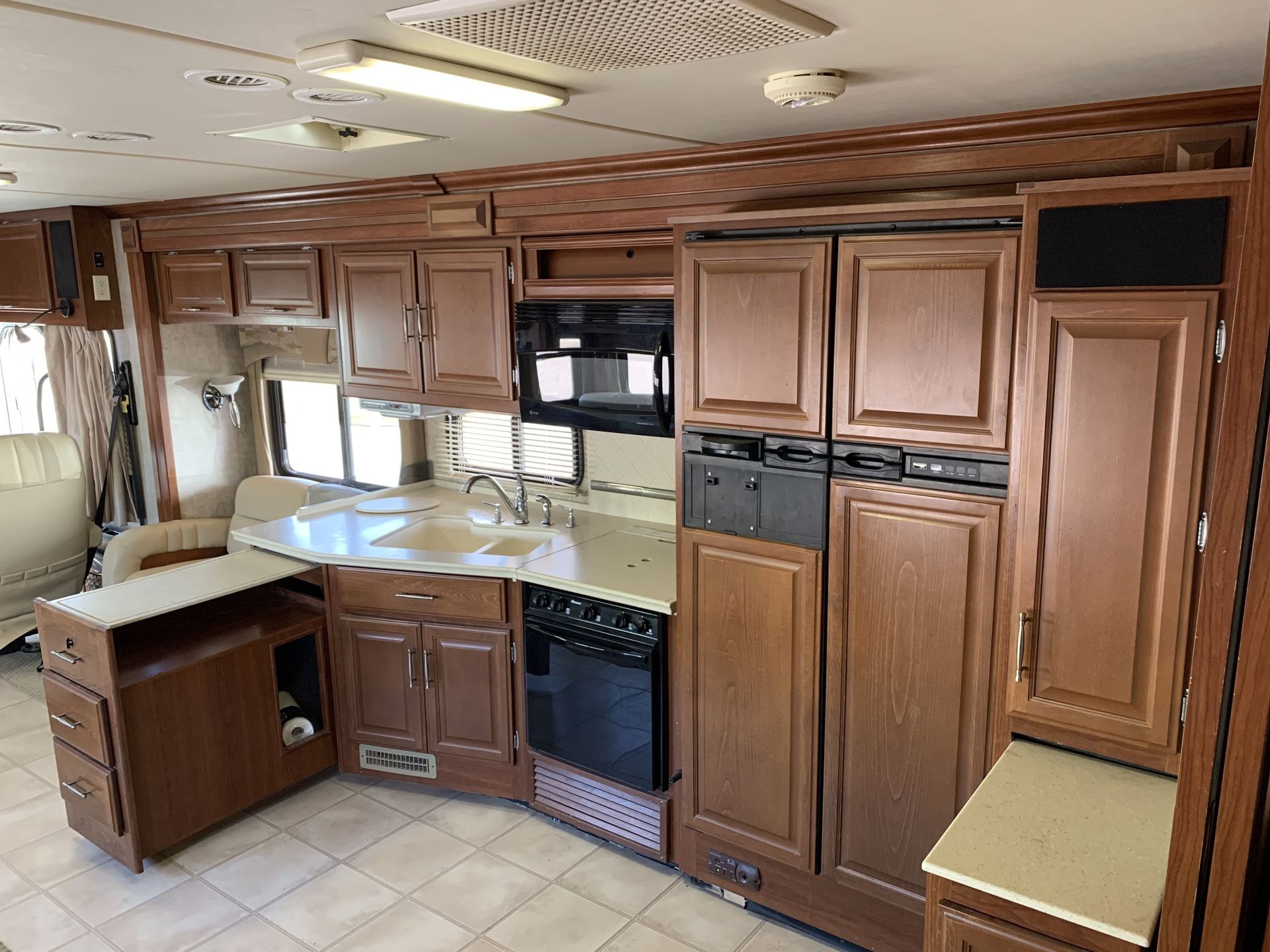 Photo 7 - 2008 Fleetwood Rv Class A Motorhome rental photo 9