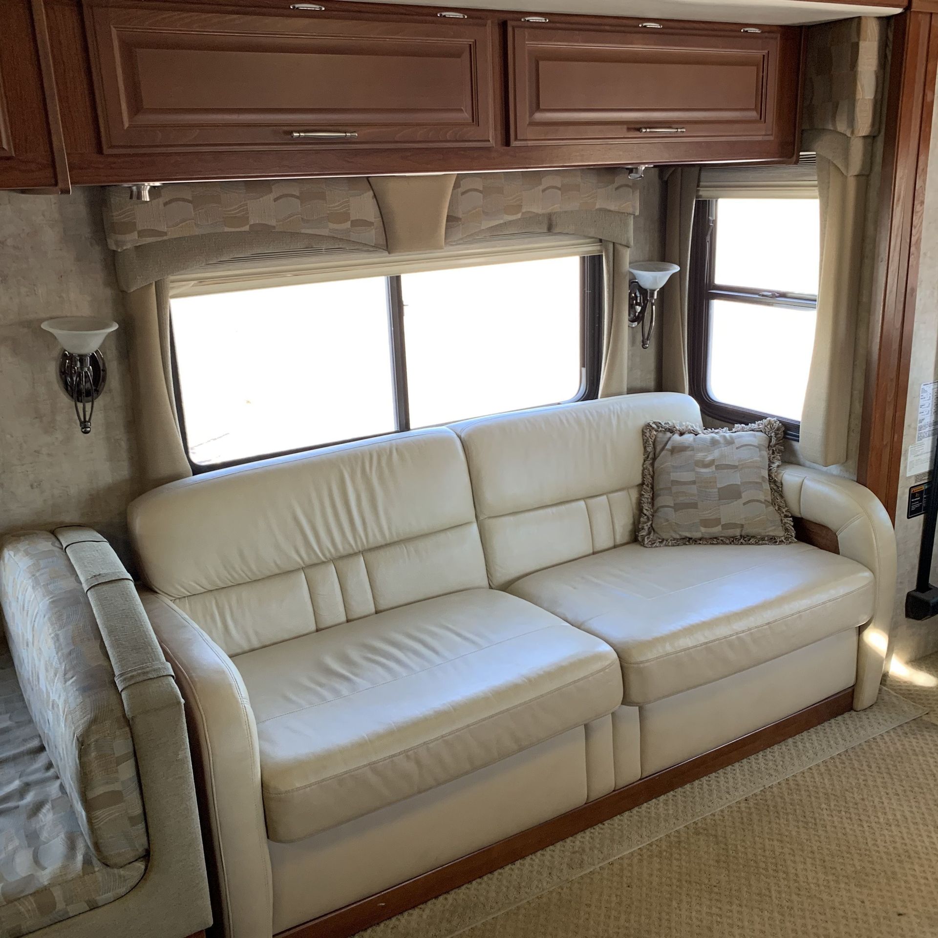 Photo 9 - 2008 Fleetwood Rv Class A Motorhome rental photo 11