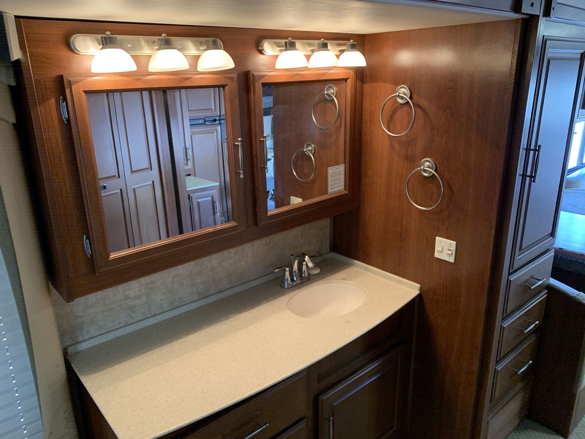 Photo 14 - 2008 Fleetwood Rv Class A Motorhome rental photo 16
