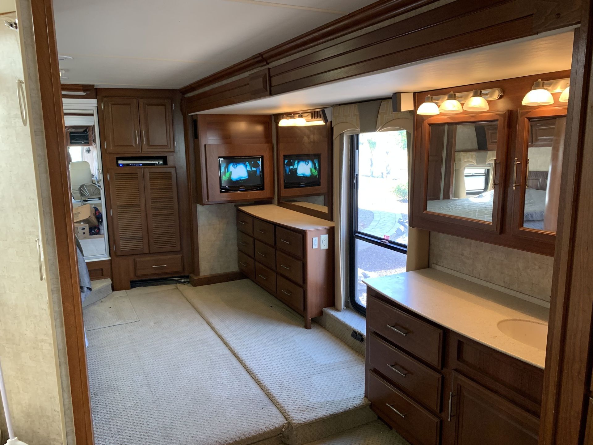 Photo 15 - 2008 Fleetwood Rv Class A Motorhome rental photo 17