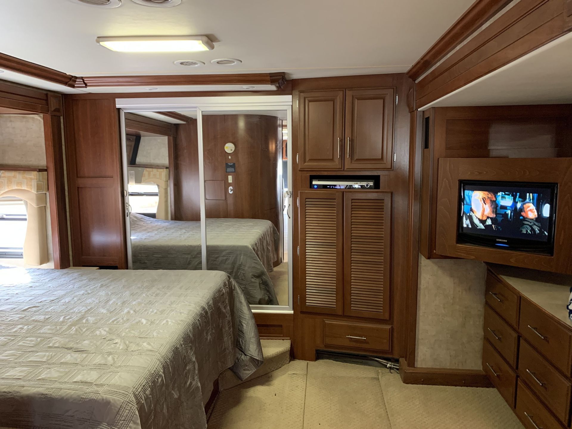 Photo 17 - 2008 Fleetwood Rv Class A Motorhome rental photo 19