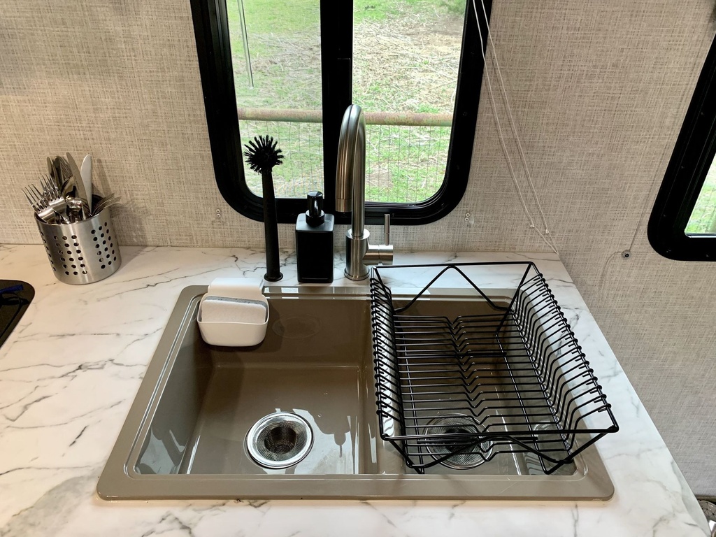 Photo 20 - 2020 Keystone Travel Trailer rental photo 22