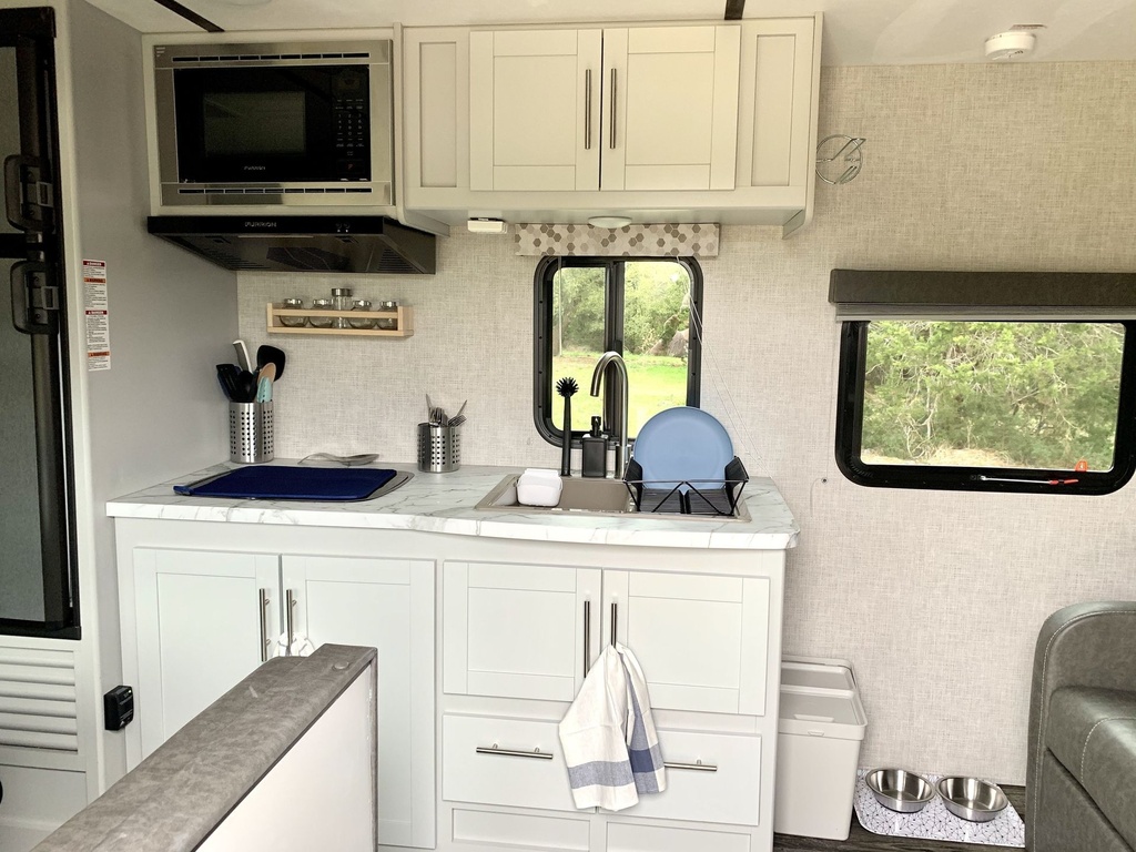 Photo 21 - 2020 Keystone Travel Trailer rental photo 23