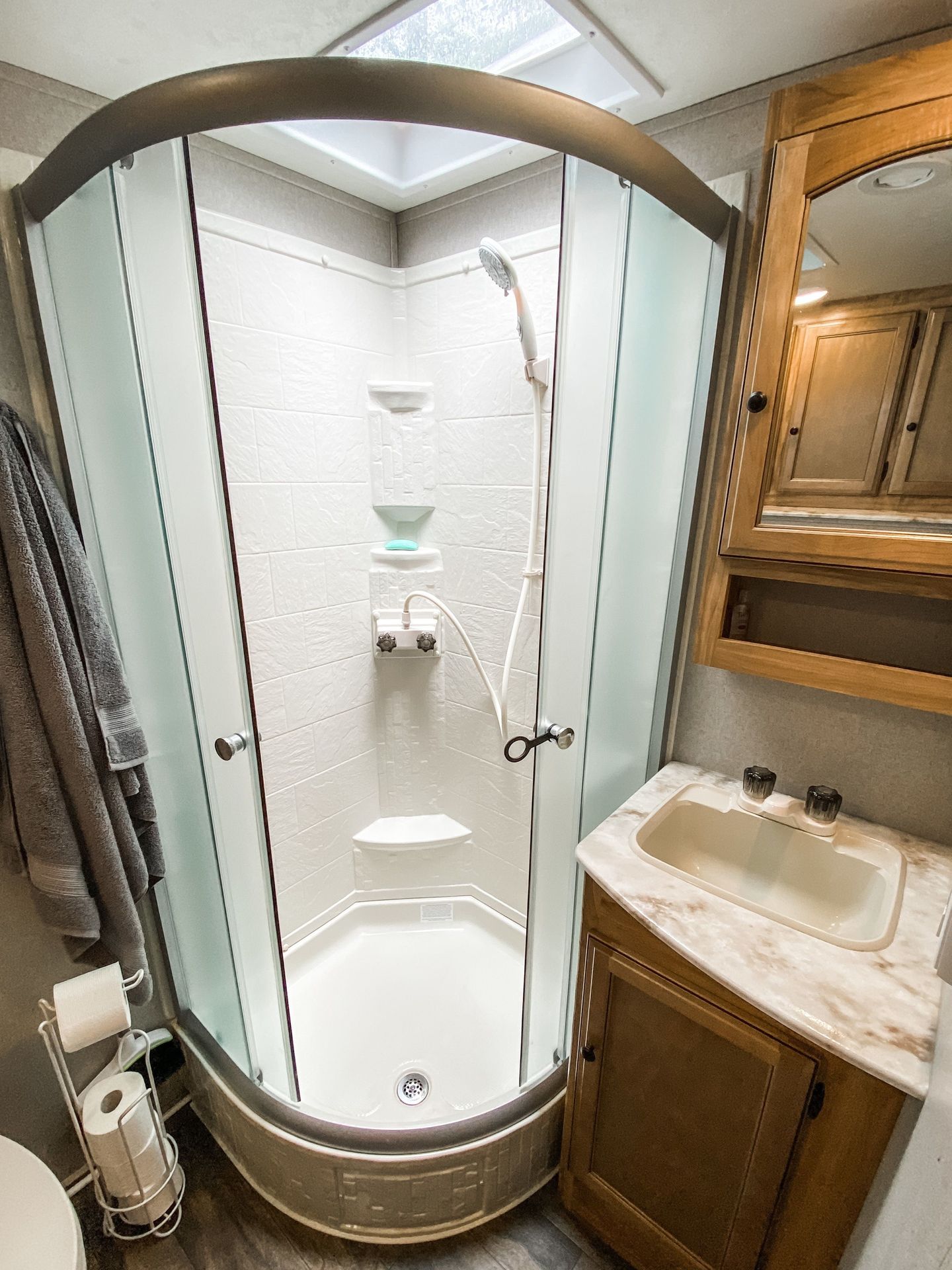 Photo 7 - 2018 Coachmen Travel Trailer rental photo 9