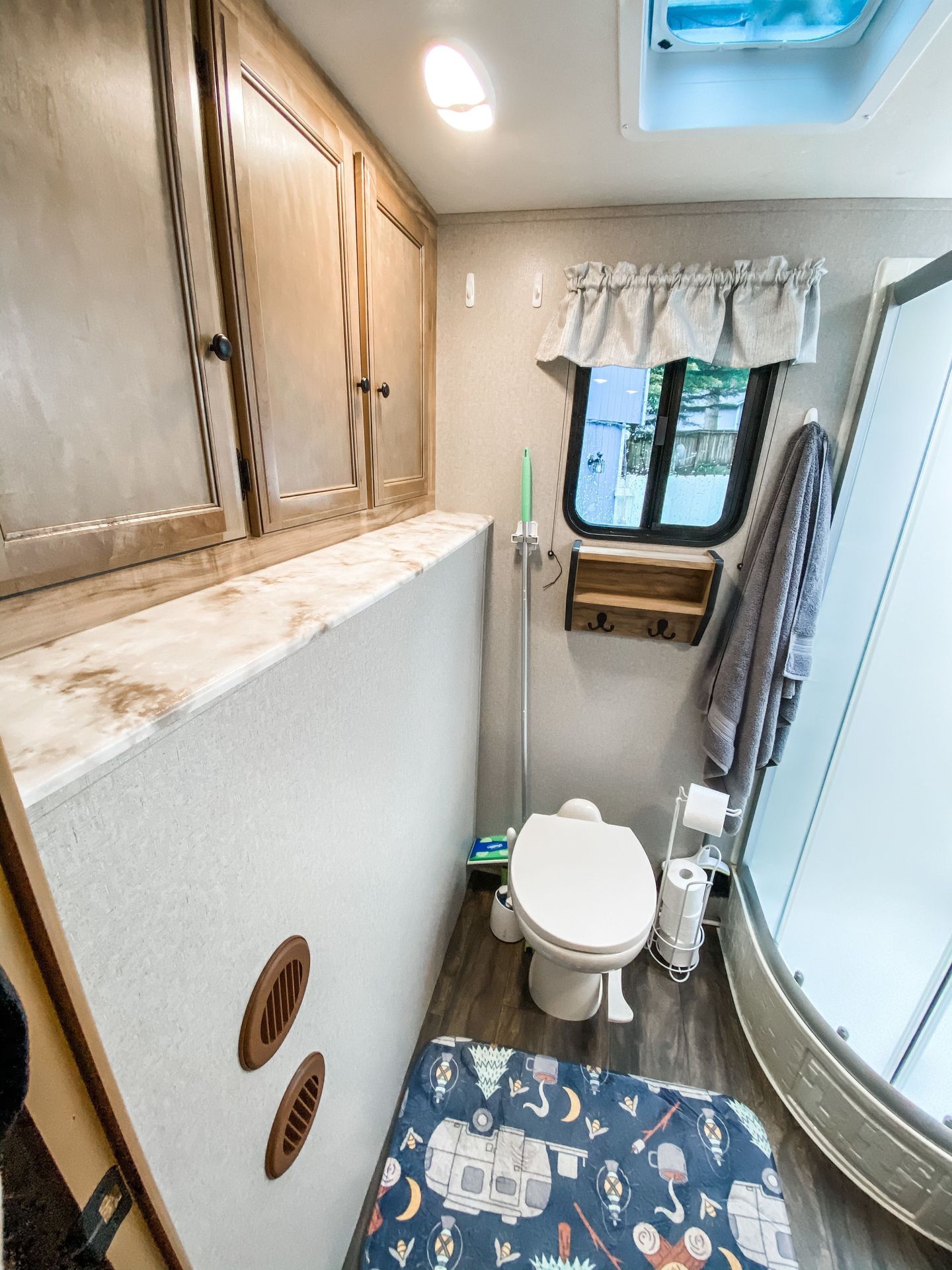 Photo 16 - 2018 Coachmen Travel Trailer rental photo 18