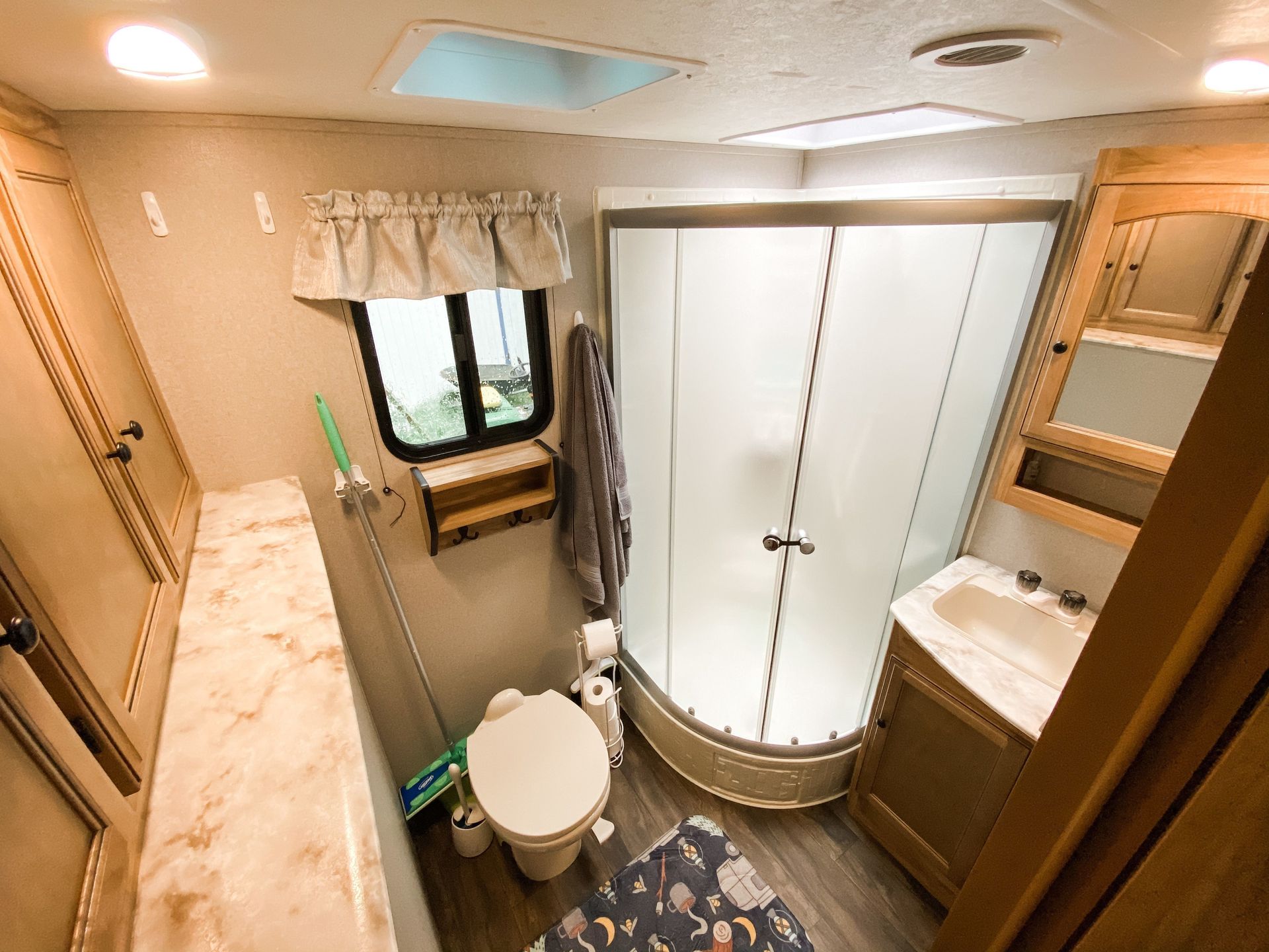 Photo 17 - 2018 Coachmen Travel Trailer rental photo 19