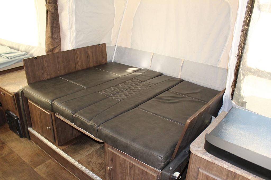 Photo 9 - 2017 Rockwood Pop-up Camper rental photo 11