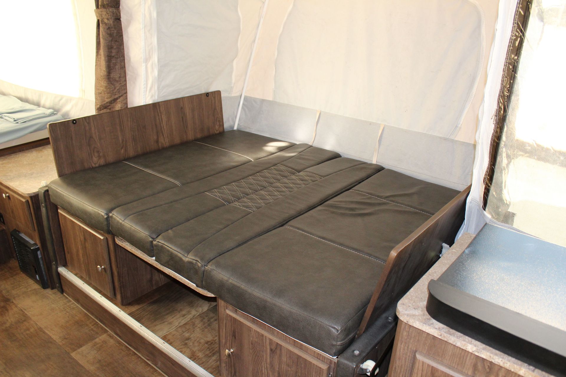 Photo 9 - 2017 Rockwood Pop-up Camper rental photo 11