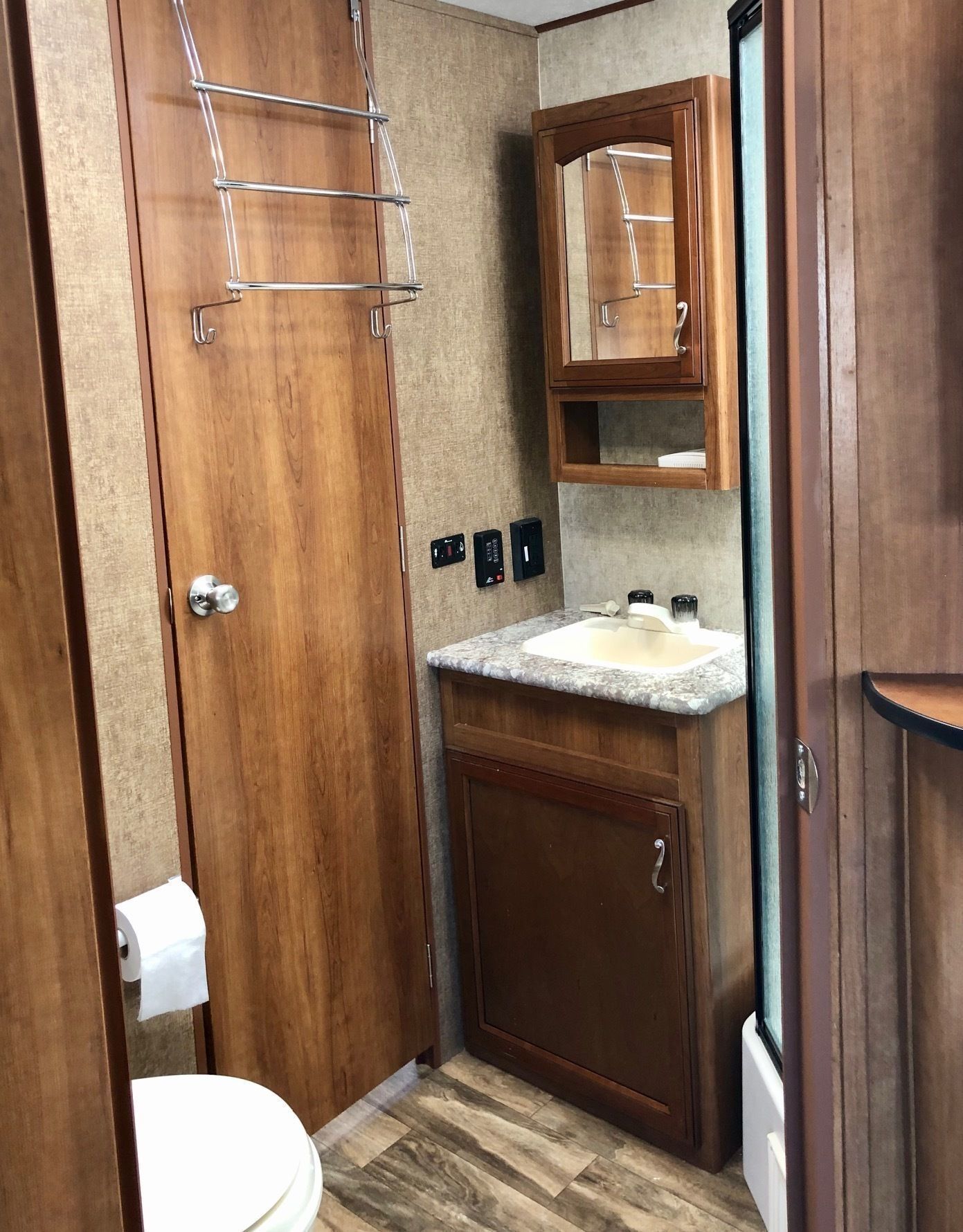 Photo 18 - 2016 Prime Time Travel Trailer rental photo 20