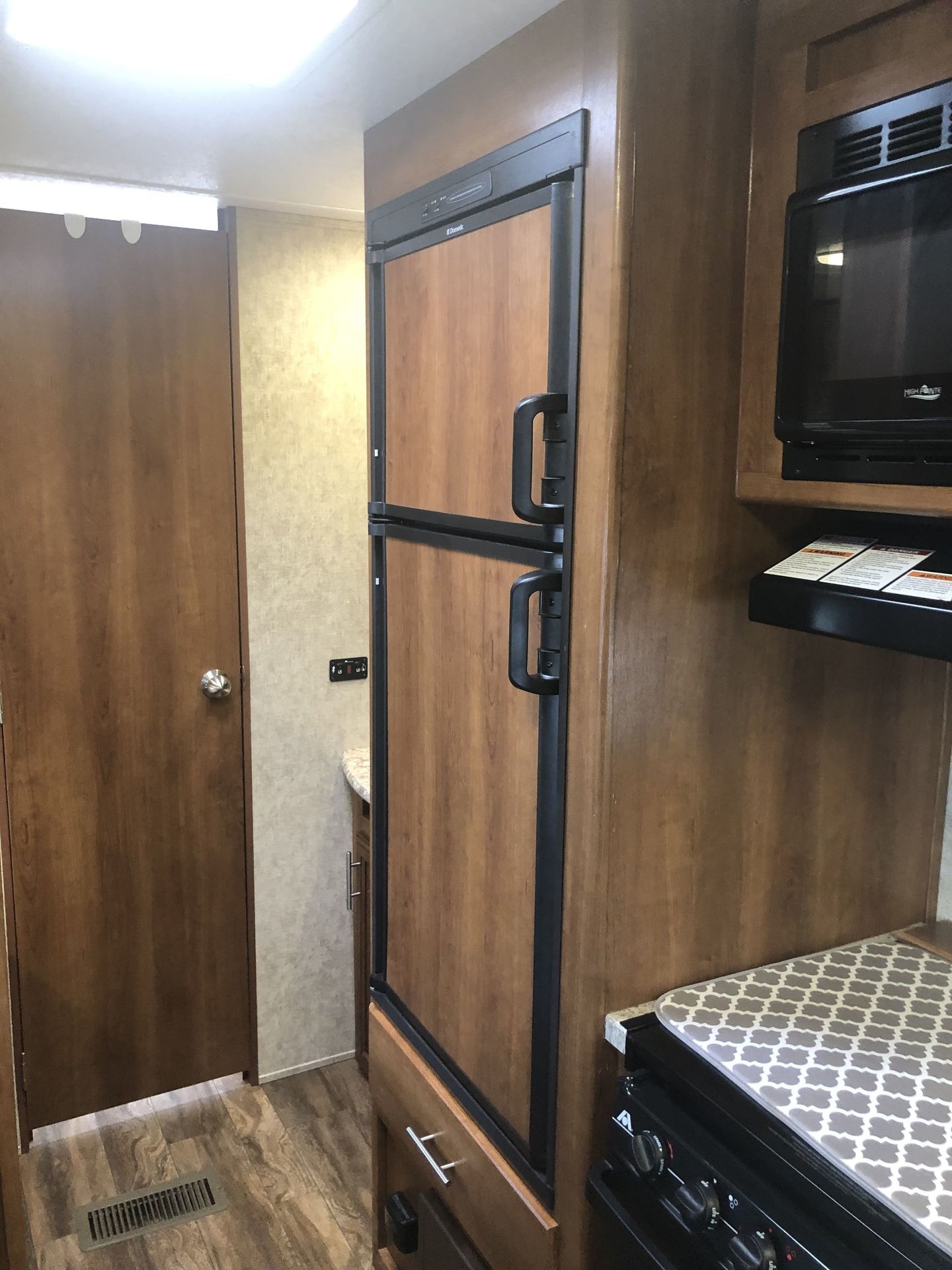 Photo 11 - 2017 Prime Time Travel Trailer rental photo 13