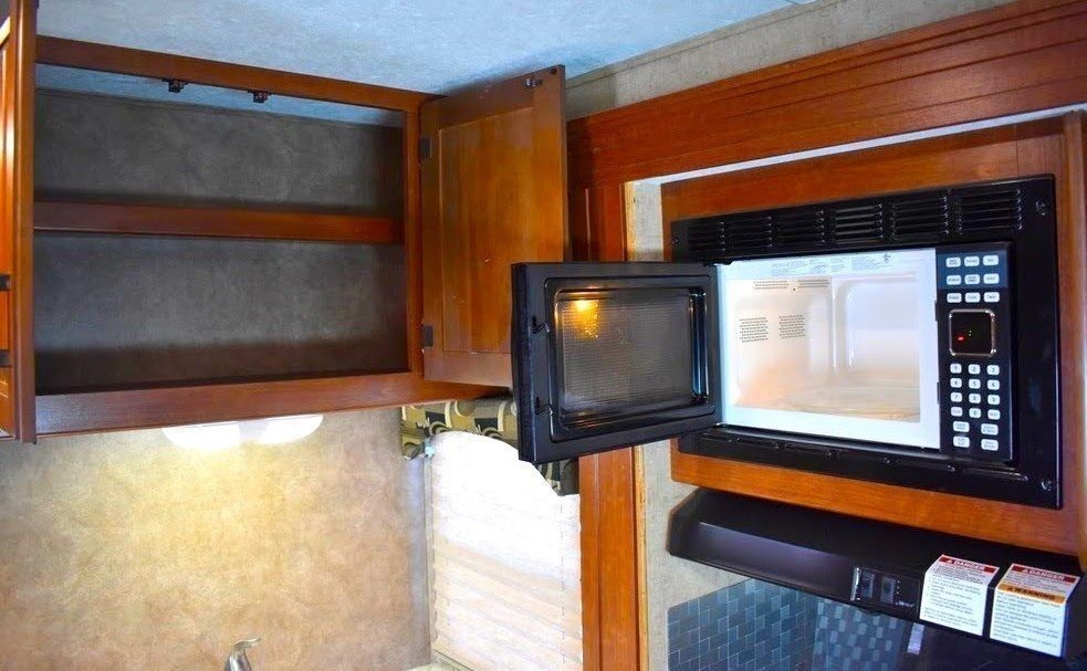 Photo 19 - 2015 Forest River Class C Motorhome rental photo 21