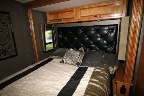 Photo 16 - 2019 Winnebago Class A Motorhome rental photo 18