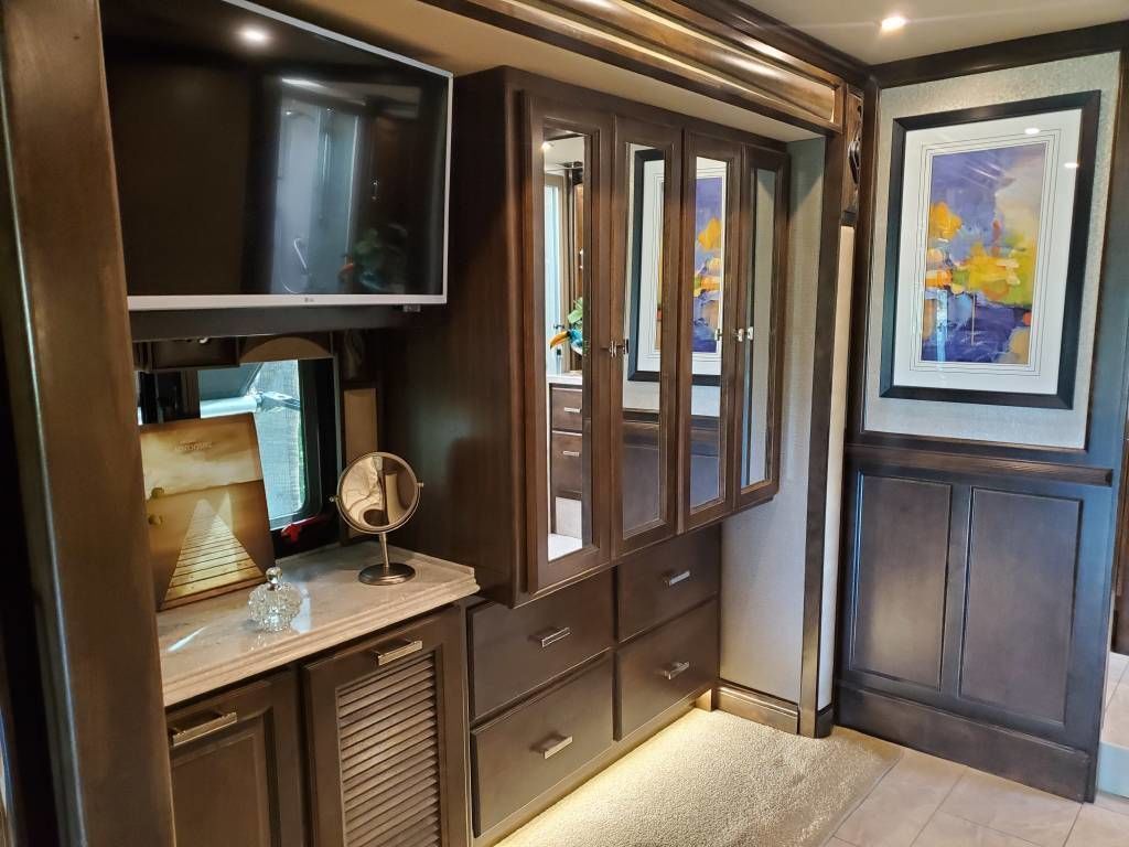 Photo 14 - 2019 Tiffin Motorhomes Class A Motorhome rental photo 16