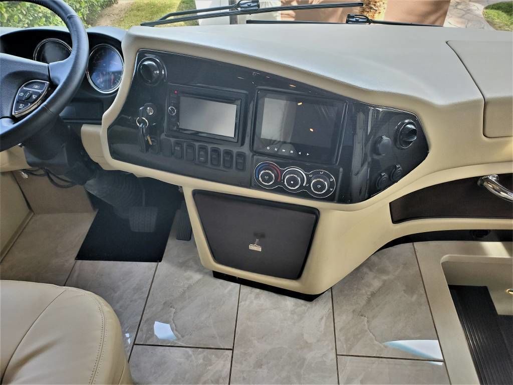 Photo 15 - 2019 Tiffin Motorhomes Class A Motorhome rental photo 17