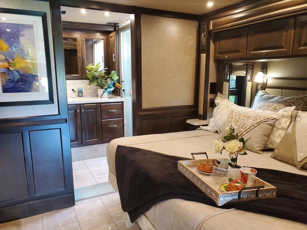 Photo 16 - 2019 Tiffin Motorhomes Class A Motorhome rental photo 18