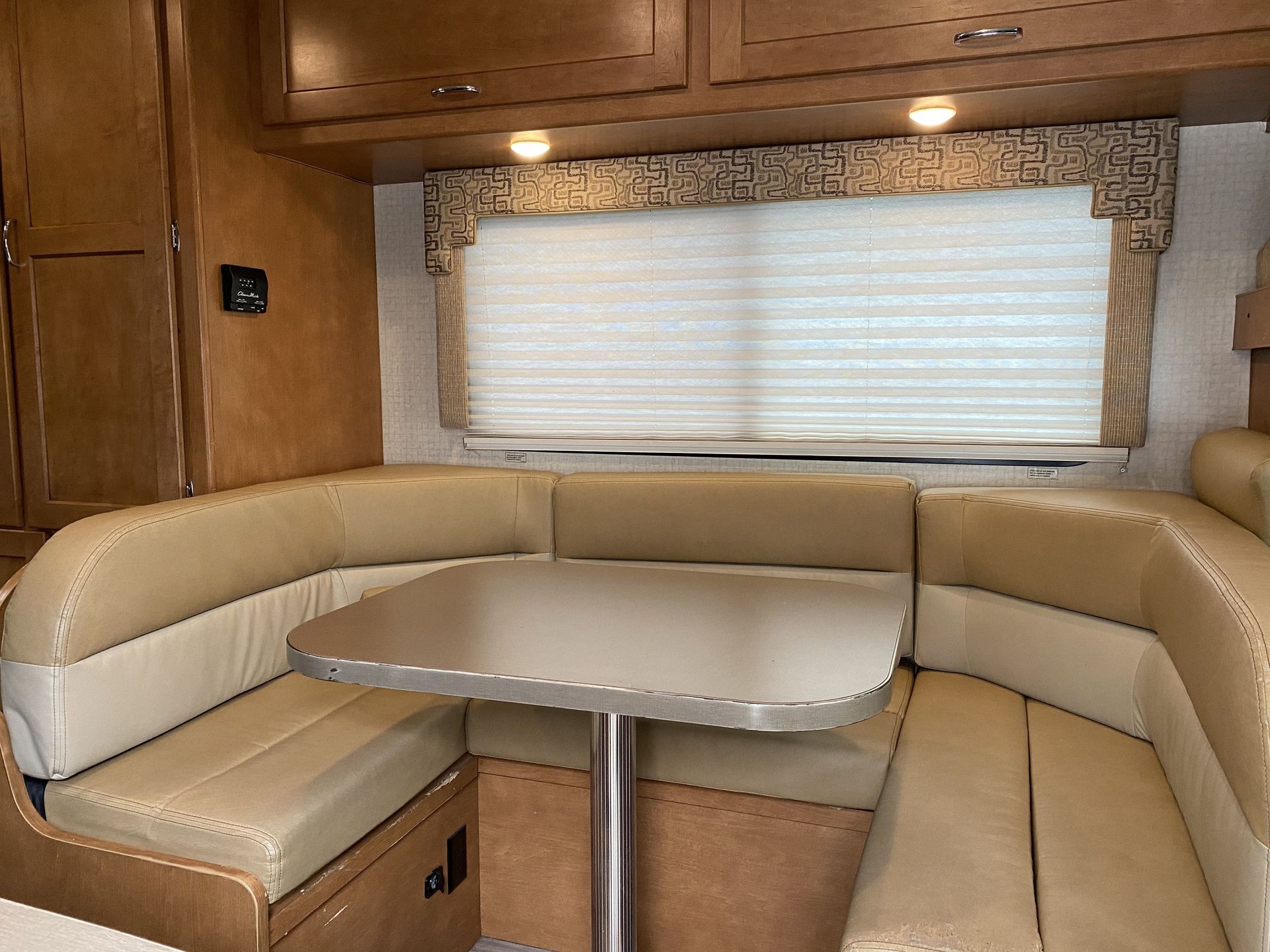 Photo 3 - 2017 Winnebago Class C Motorhome rental photo 5