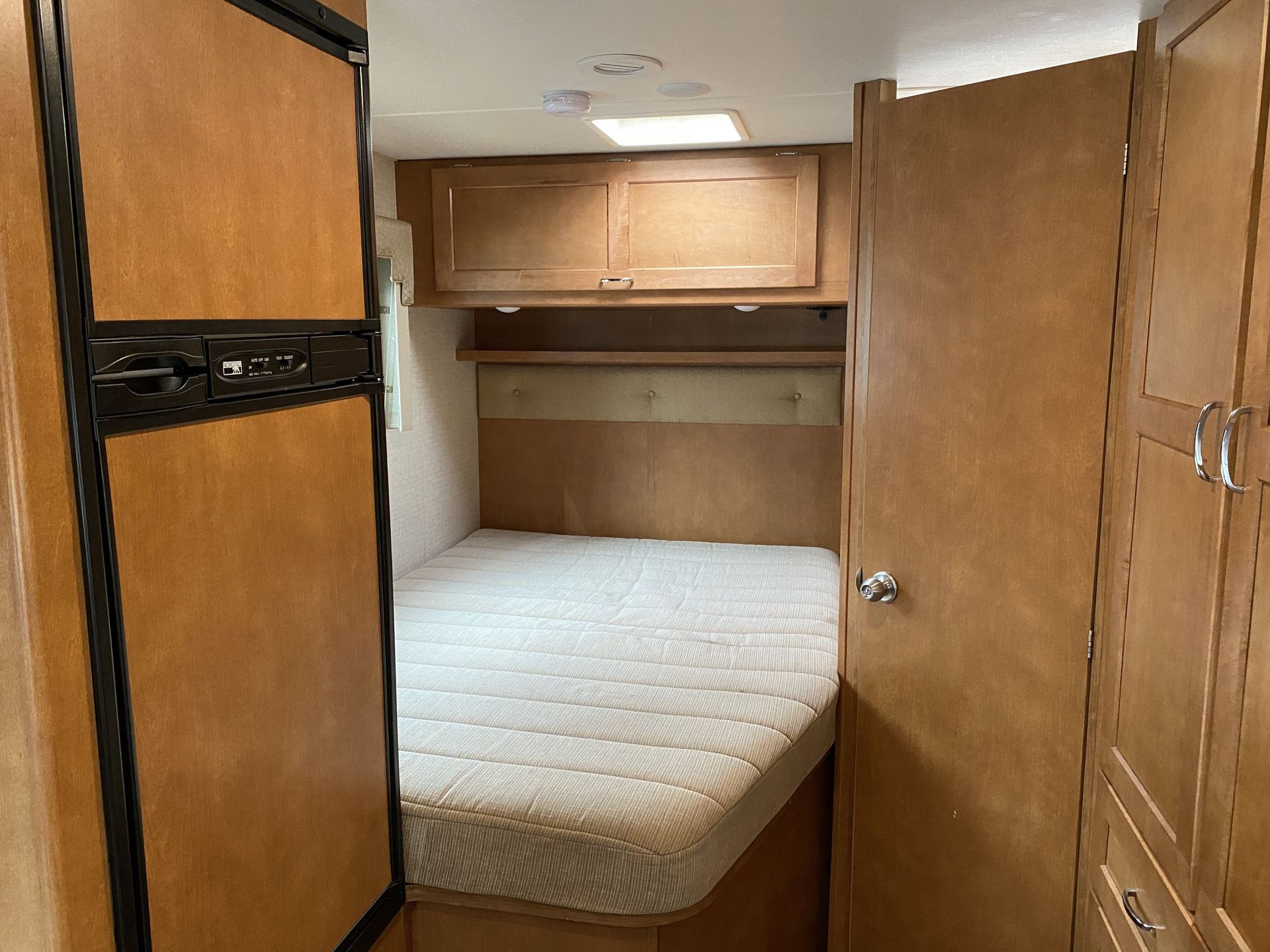 Photo 5 - 2017 Winnebago Class C Motorhome rental photo 7