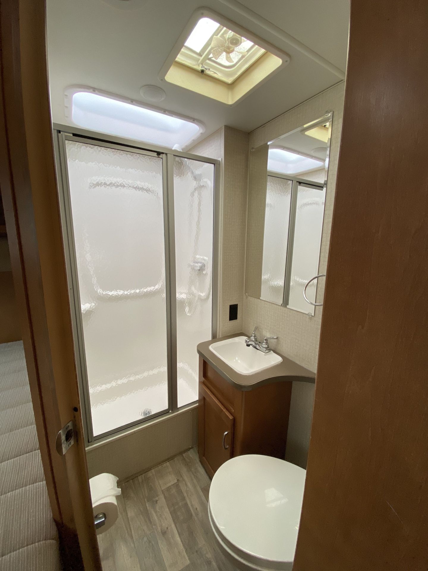 Photo 6 - 2017 Winnebago Class C Motorhome rental photo 8