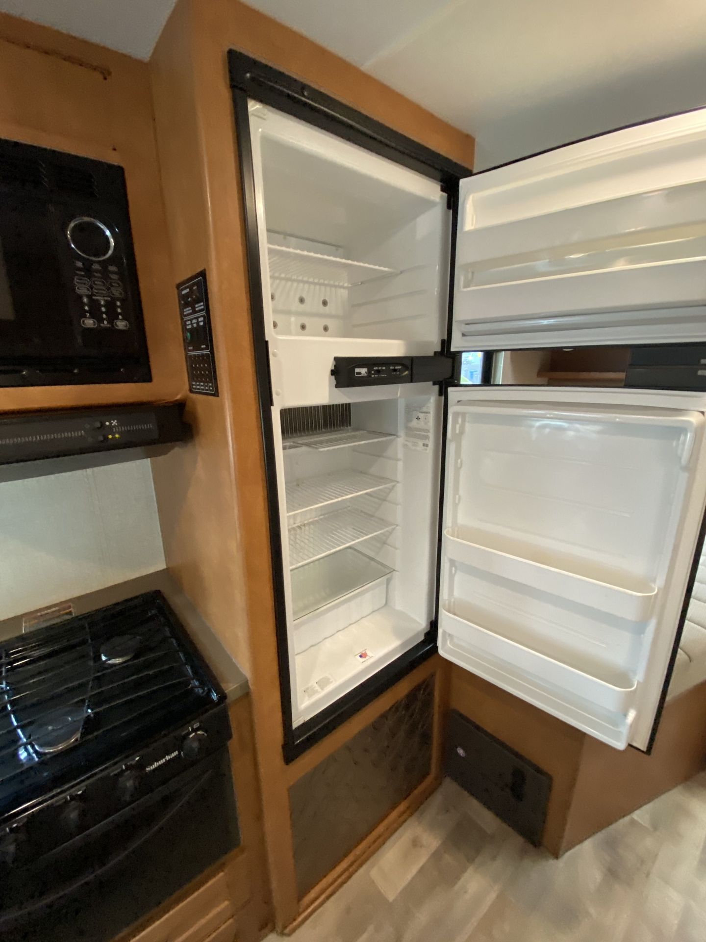 Photo 8 - 2017 Winnebago Class C Motorhome rental photo 10
